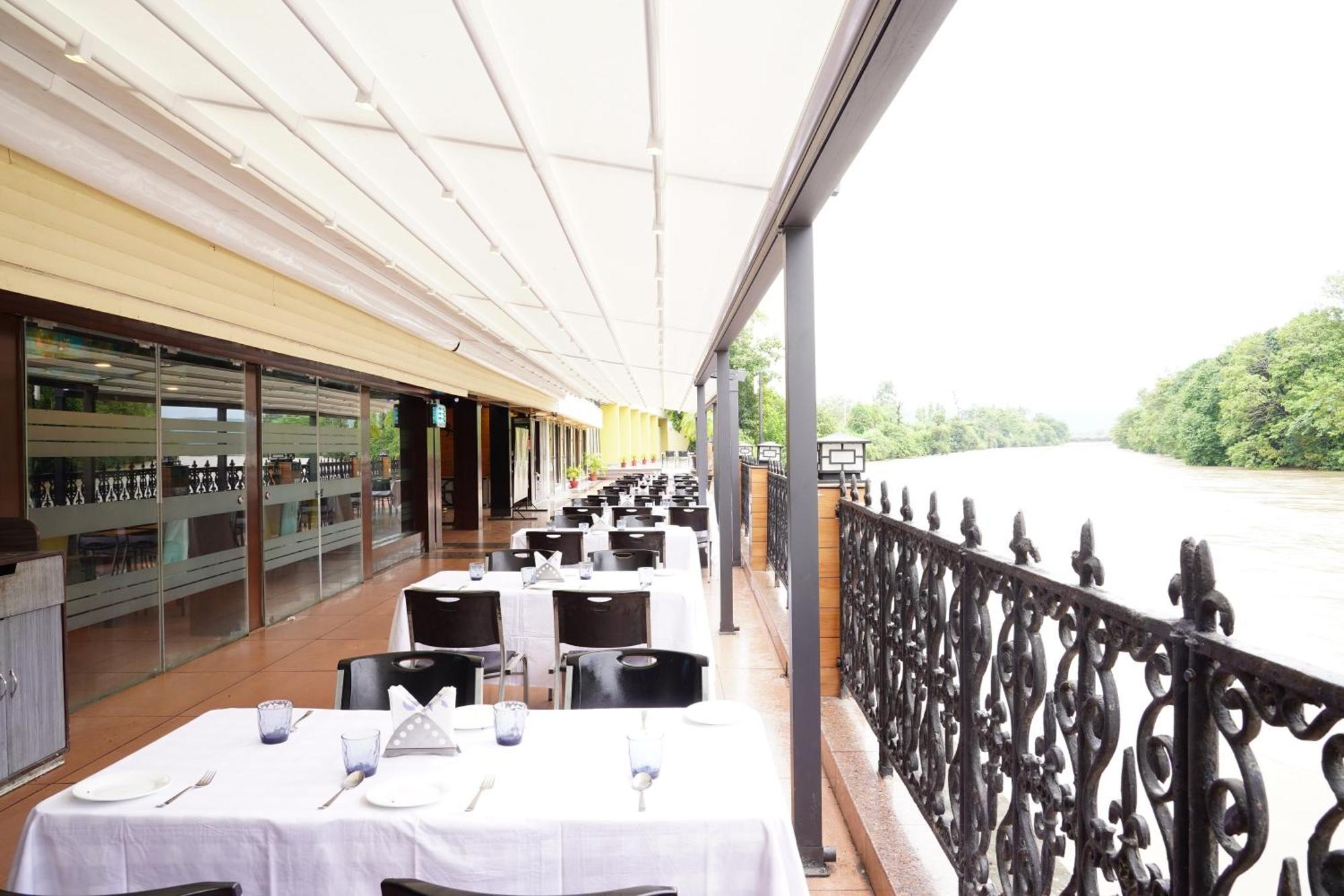 Comfort Inn Coral River Resort Патханкот Экстерьер фото